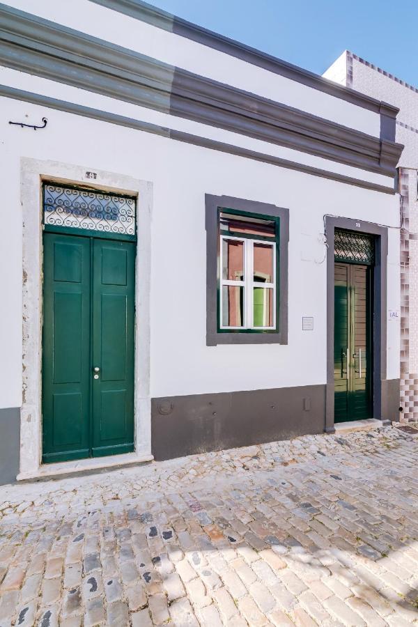 Trem - Located In Old City - Faro Luaran gambar